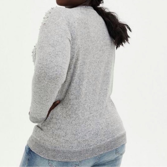 Torrid Sweater Gray w/ Pearls at Neck Super Soft Plush Crew Neck Knit Sz 1X (1) - Picture 4 of 15